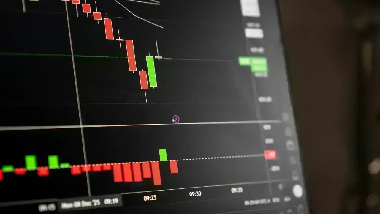 STI Gains 1.2% as Semiconductor Stocks Lead Singapore's Market