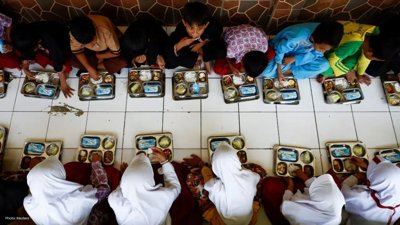 Indonesia Lowers Budget for Free School Meals Initiative