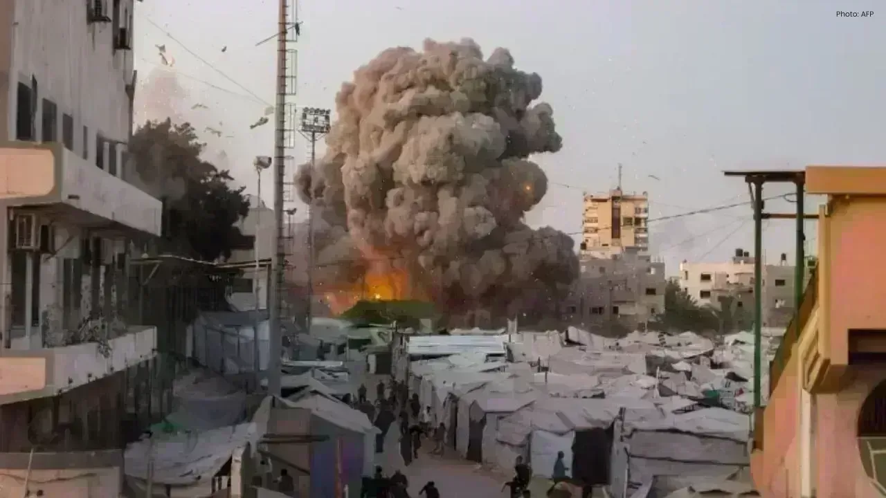 Israeli Airstrikes Hit Gaza Mosque, Kill One and Injure Dozens