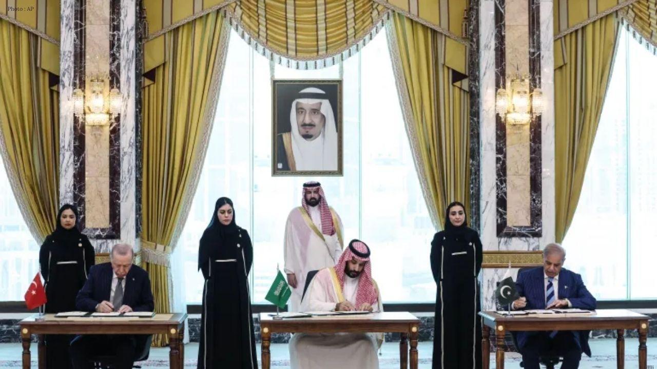Saudi, Pakistan, Turkiye Hold Makkah Agreement Talks