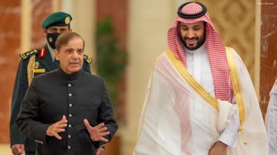 Pakistan Pledges to Defend Saudi Arabia